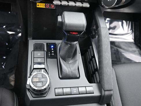 Used 2024 Toyota Tacoma TRD Off-Road image 19