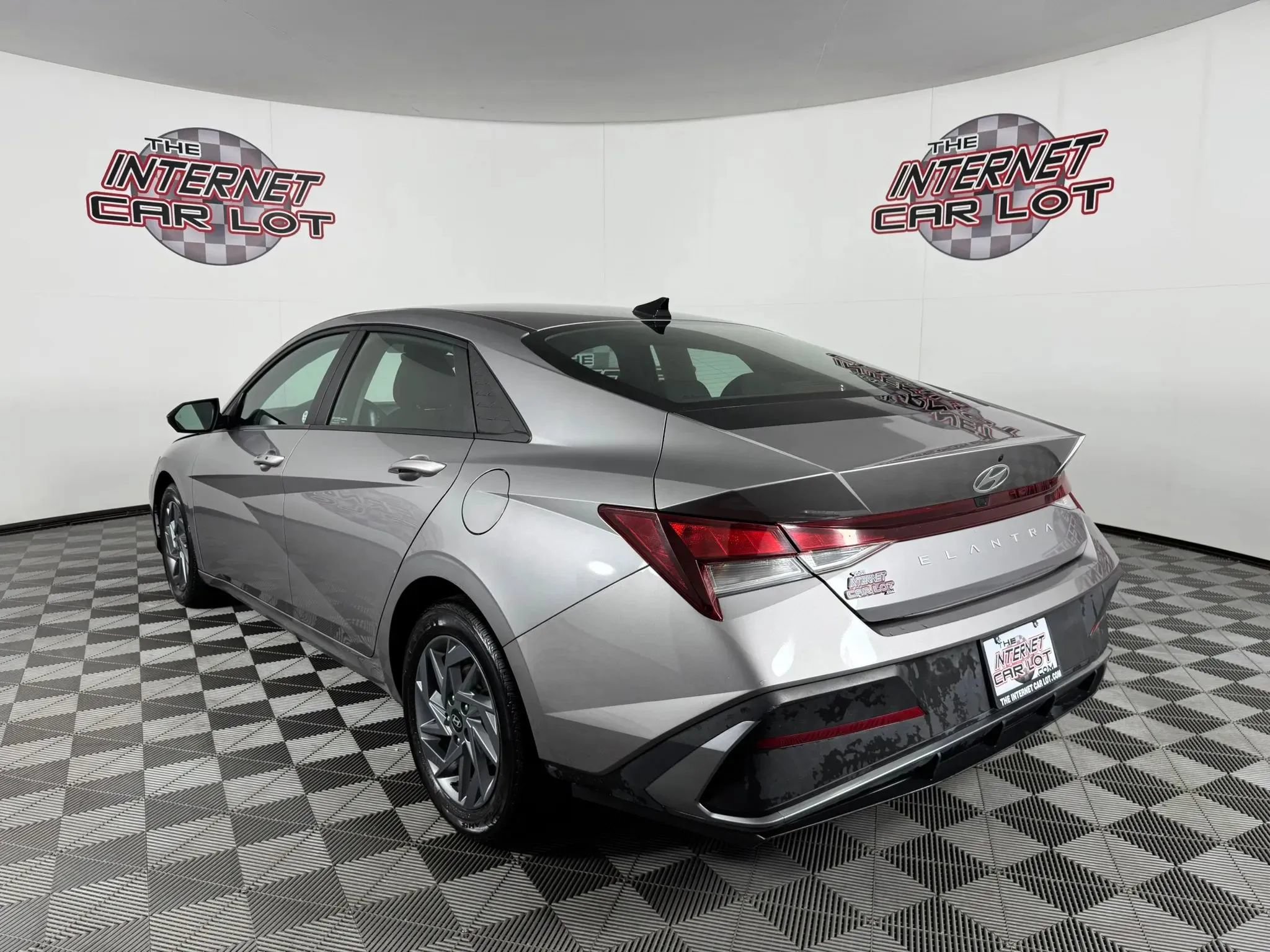 Used 2024 Hyundai Elantra SEL FWD image 5