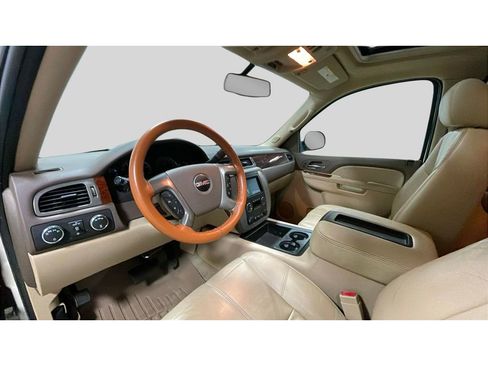 Used 2012 GMC Yukon XL SLT w/ SLT-2 Equipment Package image 10