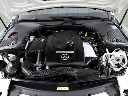 Used 2017 Mercedes-Benz E 300 4MATIC image 33