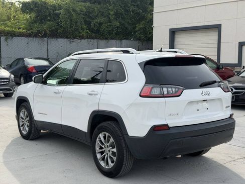 Used 2019 Jeep Cherokee Latitude Plus w/ Cold Weather Group AWD/4WD image 4