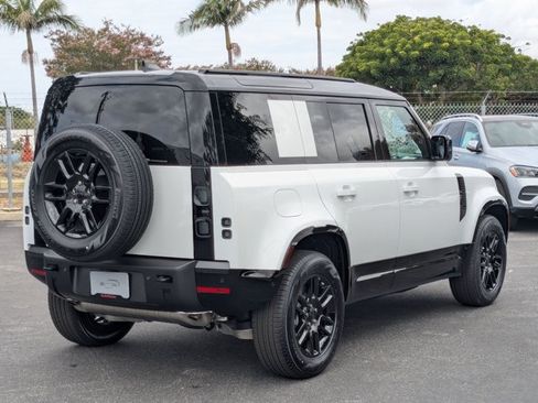 New 2026 Land Rover Defender 110 X-Dynamic SE AWD/4WD image 2