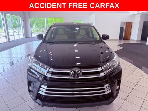 Used 2017 Toyota Highlander Limited FWD image 2