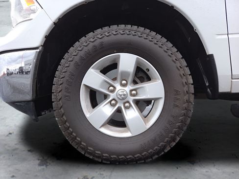 Used 2019 RAM 1500 Classic SLT AWD/4WD image 9