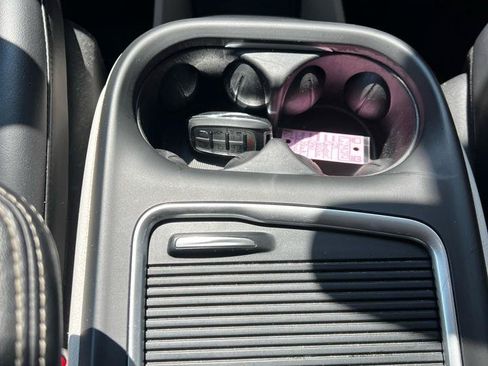 Used 2023 Chrysler Pacifica Touring-L FWD image 15