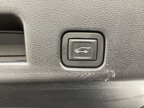 Used 2025 Chevrolet Traverse LT FWD image 38
