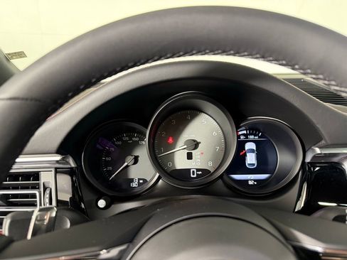 Certified 2025 Porsche Macan S image 38