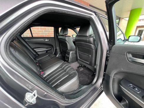 Used 2018 Chrysler 300 S image 18