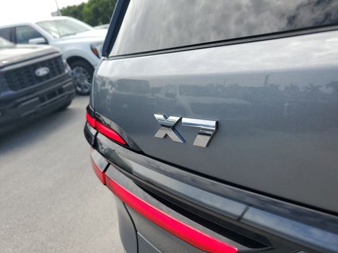 Used 2025 BMW X7 M60i w/ Executive Package image 33