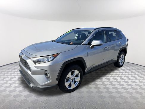 Used 2021 Toyota RAV4 XLE image 3