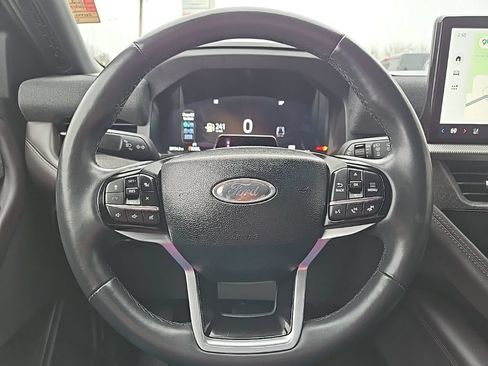Used 2025 Ford Explorer Platinum w/ LUX Leather Package AWD/4WD image 40