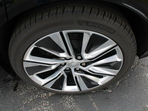 Used 2025 Cadillac Lyriq Luxury w/ LPO, Floor Liner Package AWD/4WD image 7