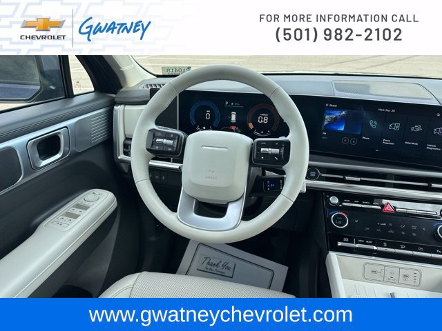 Used 2025 Hyundai Santa Fe SEL FWD image 24