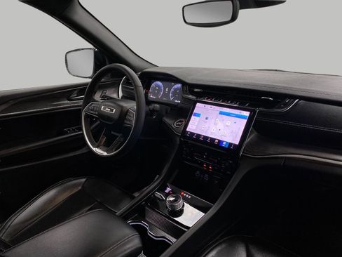 Used 2024 Jeep Grand Cherokee Limited w/ Black Appearance Package image 19