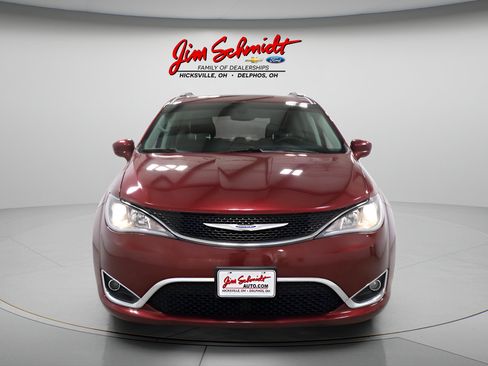 Used 2017 Chrysler Pacifica Touring-L FWD image 3