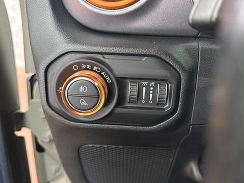 Used 2020 Jeep Gladiator Mojave AWD/4WD image 23