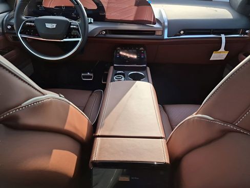 New 2026 Cadillac Vistiq Premium Luxury w/ LPO, Floor Liner Package AWD/4WD image 24
