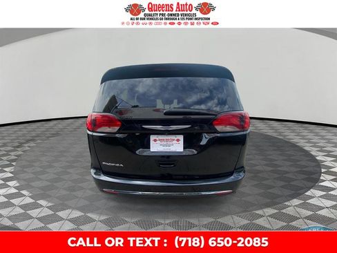Used 2019 Chrysler Pacifica Touring-L image 4