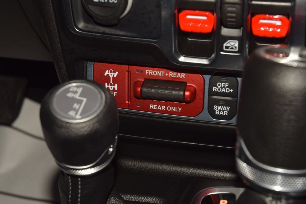 Used 2025 Jeep Gladiator Rubicon w/ Safety Group AWD/4WD image 37