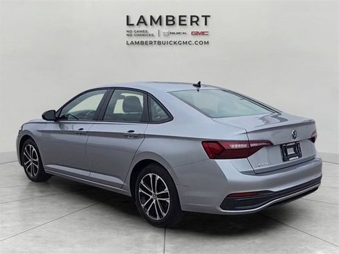 Used 2022 Volkswagen Jetta Sport image 3