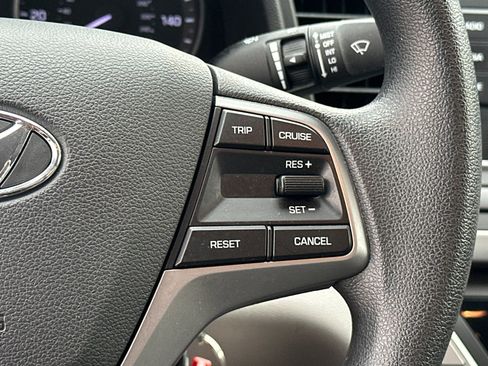 Used 2017 Hyundai Elantra SE image 25