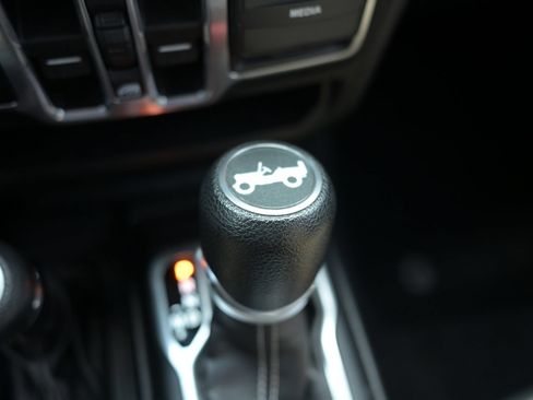 Used 2018 Jeep Wrangler Unlimited Sahara AWD/4WD image 34