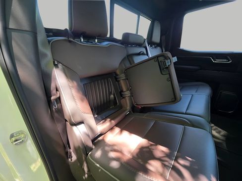 Used 2025 GMC Sierra 1500 Denali w/ Denali Reserve Package AWD/4WD image 8