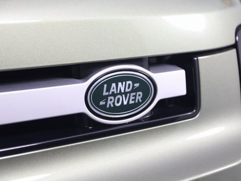 Used 2023 Land Rover Defender 110 S image 18