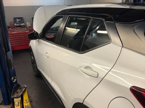Used 2019 Nissan Kicks SR FWD image 3