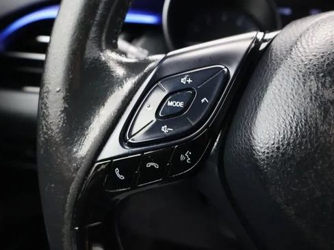 Used 2021 Toyota C-HR XLE FWD image 24