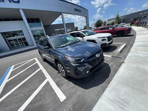 Used 2024 Subaru Outback Premium AWD/4WD image 3