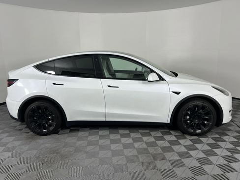 Used 2021 Tesla Model Y Long Range image 13