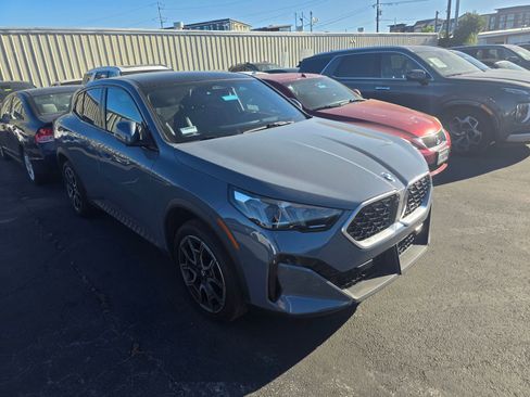 Used 2025 BMW X2 xDrive28i w/ Premium Package image 2