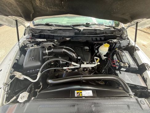 Used 2017 RAM 1500 Express AWD/4WD image 5
