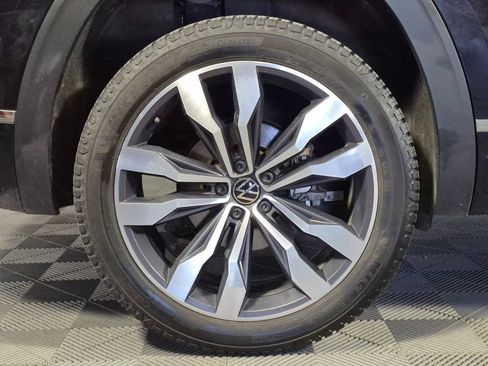Used 2021 Volkswagen Atlas Cross Sport SEL R-Line AWD/4WD image 29