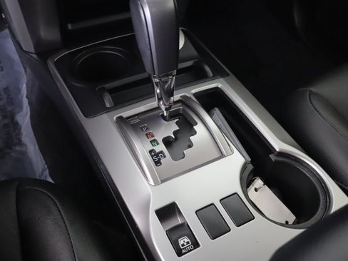 Used 2022 Toyota 4Runner SR5 AWD/4WD image 18
