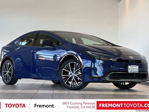 Used 2024 Toyota Prius XLE FWD image 1