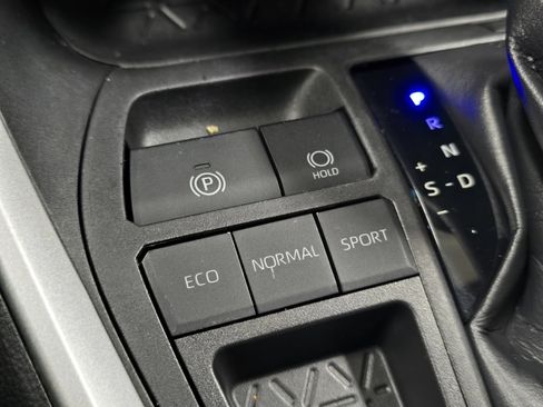 Certified 2021 Toyota RAV4 LE image 6