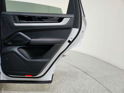 Used 2024 Porsche Cayenne S image 21