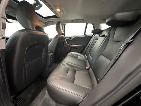 Used 2017 Volvo V60 T5 Platinum w/ Climate Package image 12