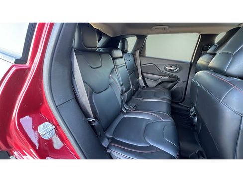 Used 2015 Jeep Cherokee Trailhawk w/ Comfort/Convenience Group image 31