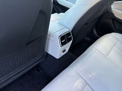 Used 2025 Genesis G70 2.5T image 25