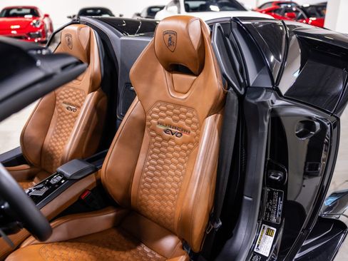Used 2023 Lamborghini Huracan EVO AWD/4WD image 38