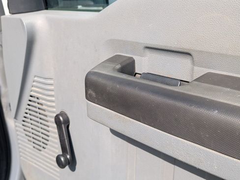 Used 2012 Ford F350 XL w/ Skid Plate Pkg image 27