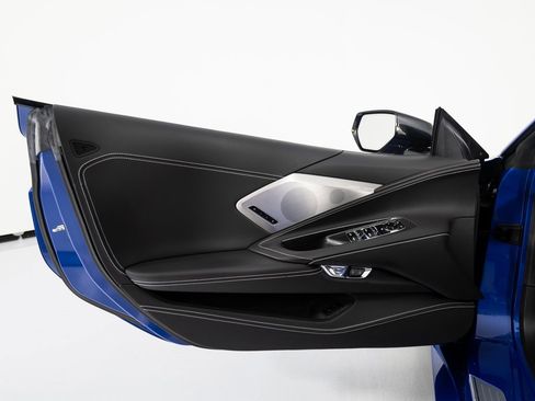 Used 2021 Chevrolet Corvette Stingray Premium Conv w/ Chrome Exterior Badge Package image 10