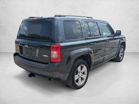 Used 2014 Jeep Patriot Latitude AWD/4WD image 5