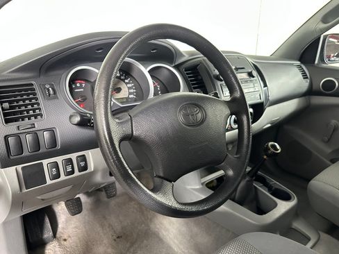 Used 2011 Toyota Tacoma 4x4 Regular Cab image 9