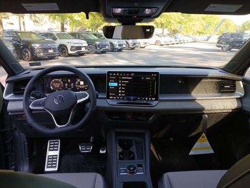 New 2026 Volkswagen Tiguan SE R-Line AWD/4WD image 12