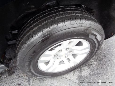 Used 2018 Chevrolet Suburban LT image 7