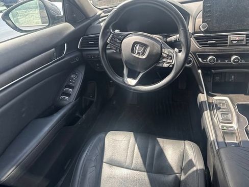 Used 2018 Honda Accord Touring image 17
